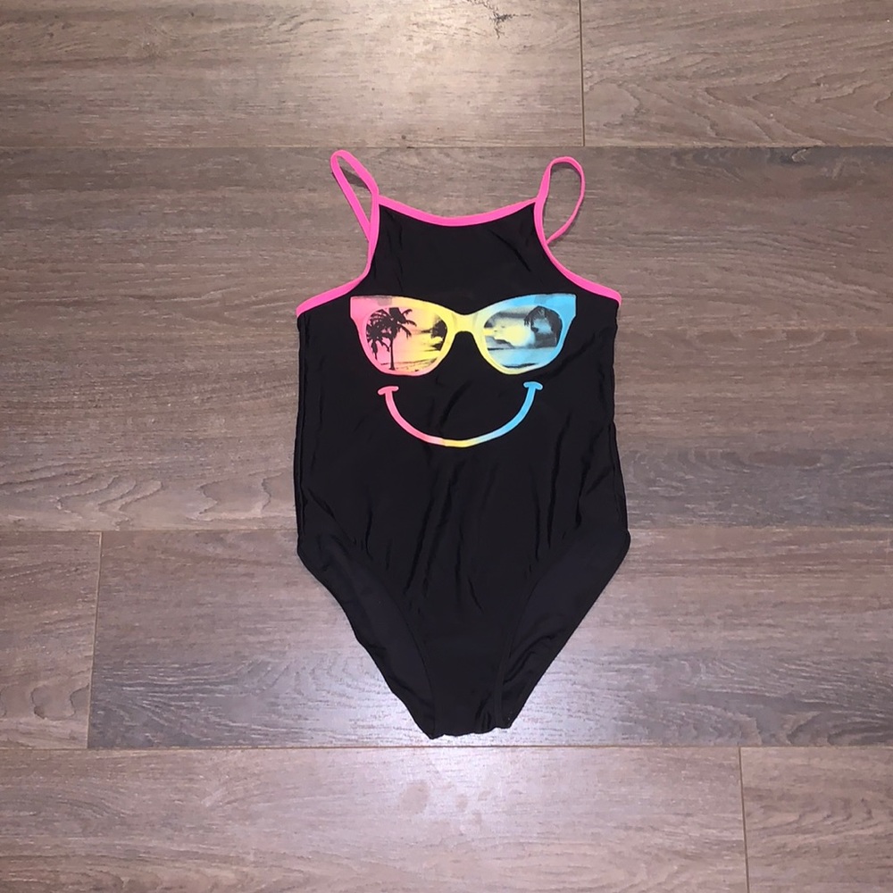 L Girls One Piece Swim Suit☀️